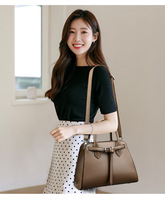 Luxe de haute qualité en cuir PU sac à bandoulière pour dames nouvelle mode fermeture éclair chaînes décoration deux Polyester automne
