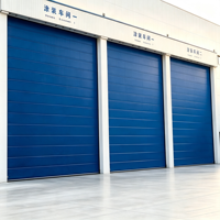 Porte de hangar en tissu robuste avec système de levage vertical pliable pour les installations de stockage et d'entretien d'avions