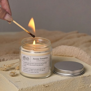 Bougie élégante en verre transparent avec étiquette blanche, en cire de soja, couvercle argenté, parfum longue durée, idéale pour les coffrets cadeaux de fêtes - Product Image 4