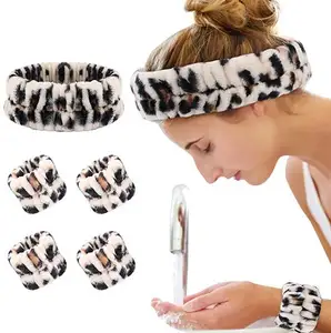 Diadema de maquillaje facial de moda de diseño caliente diadema de spa con estampado de leopardo personalizada y conjunto de muñequeras