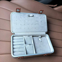 Boîte à bijoux en alliage d'aluminium durable de luxe avec logo personnalisé, avec sangles en cuir, étui de rangement rigide portable pour bijoux