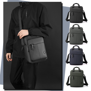 Sacs à bandoulière de grande capacité avec logo personnalisé pour hommes, sac messager simple et léger, sac à main de haute qualité, tissu en nylon imperméable - Product Image 1