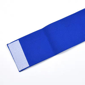 Brassard de capitaine de football avec insigne C, élastique, logo enveloppant le bras - Product Image 4