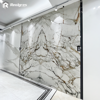 Carreaux de marbre grand Format, prix à dubaï, panneaux de pierre frittée, carreaux de porcelaine dorés et blancs brillants