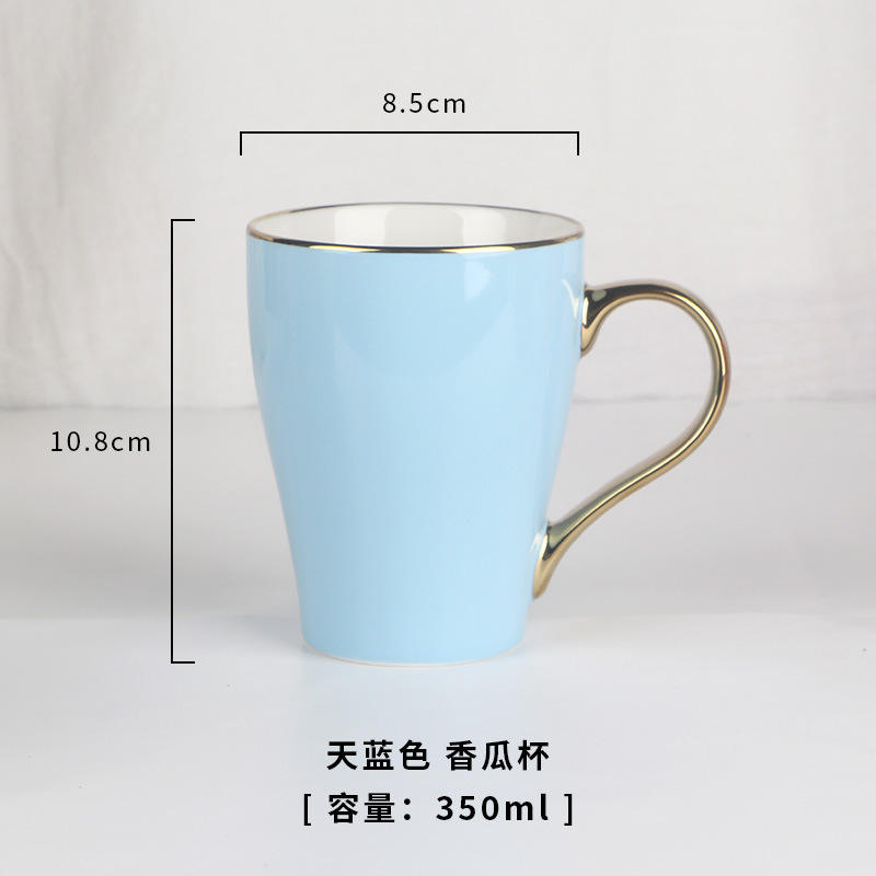 Mango chapado en oro azul cielo brillante