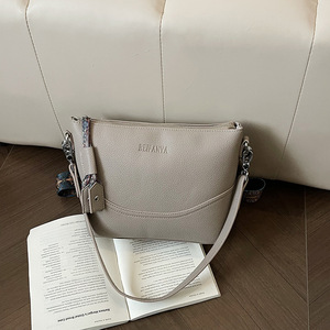 Sac bandoulière pour femme, nouveau style automne/hiver 2025, grande capacité, rembourré en coton, simple, élégant, sac fourre-tout polyvalent - Product Image 1