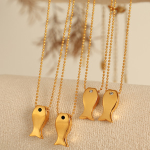 Collar con Colgante de Pez Dorado con Ojo de Diamante, Amuleto con Diseño de Animal para Regalo - Product Image 1