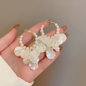 Exquisitos Aretes Colgantes con Borla de Flor de Concha de Perla para Mujer con Personalidad Exagerada Estilo Coreano Aros de Joyería Accesorios de Regalo - Product Image 3