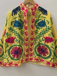 เสื้อแจ็คเก็ตกำมะหยี่สีเหลืองลายซูซานี ปักมือ สำหรับฤดูหนาว ติดกระดุม ระบายอากาศได้ดี สไตล์โบโฮ  เสื้อคลุมสไตล์ชาติพันธุ์ ผู้ผลิตและผู้ส่งออก OEM - Product Image 4