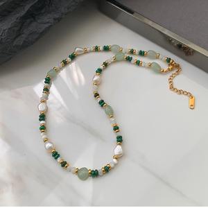 Conjunto de Joias com Colar e Pulseira de Pedra Verde Clássica e Delicada, Pérola Natural e Contas de Energia - Product Image 1