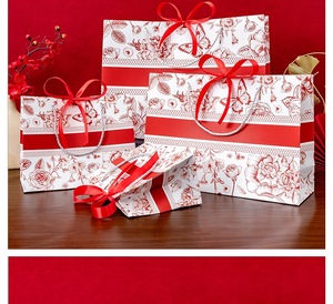 Sacs cadeaux floraux rouges élégants en papier avec poignée en ruban, 4 tailles, pour anniversaires, mariages, festivals, achats en gros, magasins - Product Image 5