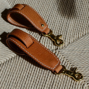 Creative new PU leather glove <b>clip</b>, multi-functional glove and scarf <b>buckle</b>, portable glove storage leather <b>buckle</b> bag charm - Product Image 4