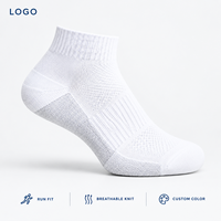 Chaussures de course athlétiques blanches à semelle coussinée, respirantes, en maille, avec gestion de l'humidité, maintien du talon et bout plat
