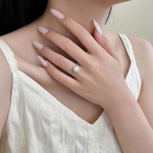 Bague de promesse Dylam en argent 925 plaqué rhodium avec zircone cubique 5A, style halo, pour femme, mariage, mariée, usage quotidien - Product Image 3