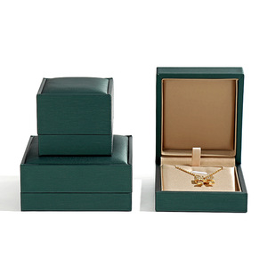Caja de Joyería para Collar y Anillo en Verde Oscuro, Material de Cuero PU, Empaquetado en Cartón, Estilo Moderno, Logotipo Personalizado - Product Image 1