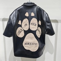 Veste Streetwear Homme en Similicuir à Manches Courtes avec Fermeture Éclair, Motif Patte de Chien Flammée Gaufrée Personnalisée, Coupe Boxy, Style Punk Ample Hip Hop
