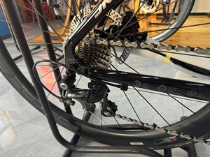 JAVA SILURO 6 Vélo de route 24 vitesses Vélo de course 24 vitesses Frein à disque hydraulique Roue de fourche en fibre de carbone Siluro6 <span class=keywords><strong>UCI</strong></span> <span class=keywords><strong>Cyclisme</strong></span> - Product Image 5