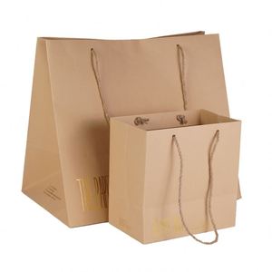 Sacs en papier kraft personnalisés de qualité supérieure avec estampage à chaud, emballage cadeau de luxe écologique, personnalisation du logo et de la taille - Product Image 4