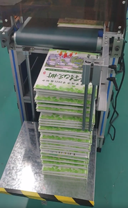 Machine de reliure de livres à couverture rigide semi-automatique avec unité de jointure par pression et empileur - Product Image 6