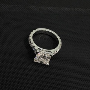 Anillo de Compromiso de Diamante Cultivado en Laboratorio Personalizado de Platino PT950 de Lujo, Unisex, Minimalista, Certificado por IGI, para Aniversarios de Boda - Product Image 3