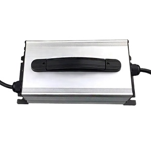 C2500P chargeur de batterie externe 84v30a Li-ion 72V chargeur pour tracteur plancher scubber navette chariot élévateur agriculture mechaine - Product Image 1