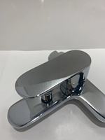 Robinet de bain moderne carré de haute qualité, monocommande, chromé poli, chaud/froid, léger, en alliage de zinc, avec cartouche céramique et débit contrôlé