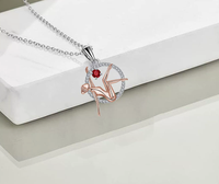 Collier pendentif danseuse de ballet pour femme, pendentif cercle bicolore gymnaste avec zircon rouge, bijou de danse tendance, cadeau