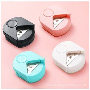 DIY Fillet R4 Chanferer Cortador Manual Papel Fotográfico Corte Cartão Ângulo Direito Dica <span class=keywords><strong>Circular</strong></span> Arc Aparar Opp Bag - Product Image 1