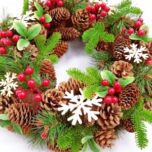 Guirlande de Noël artificielle YUELIAN en gros, décorative, avec pommes de pin et fruits rouges, pour la maison, à suspendre au mur - Product Image 4