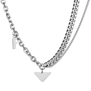 Collar con Colgante Personalizado de 26 Letras del Alfabeto, Triángulo Altamente Pulido, Logotipo Personalizado, Collar con Colgante de Acero Inoxidable de Doble Capa - Product Image 1