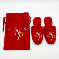 Chaussons d'intérieur en velours rouge doux et luxueux, unisexes, avec logo personnalisé brodé, pour la maison