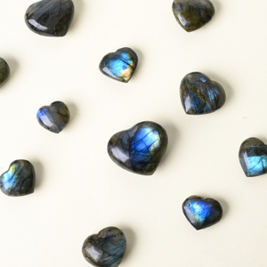 Piedra de Labradorita Pulida en Forma de Corazón, Cristal con Destello Azul, para Sanación, Venta al Por Mayor - Product Image 4