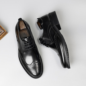 Chaussures mocassins à bout pointu en cuir de vachette souple avec détails perforés, design léger et respirant, chaussures de ville quotidiennes pour hommes - Product Image 4