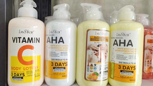 Beurre corporel AHA <span class=keywords><strong>BHA</strong></span> de marque privée pour adultes <span class=keywords><strong>lotion</strong></span> <span class=keywords><strong>exfoliante</strong></span> et éclaircissante infusée de vitamine C pour peau noire - Product Image 6