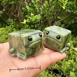 Venta al por mayor de talla cuadrada de rana con ojos inocentes de jaspe Xiuyan, decoración divertida y creativa para escritorio y jardín, regalo de cumpleaños perfecto - Product Image 3