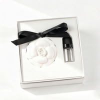 Diffuseur d'huiles essentielles en porcelaine fait main, fleur parfumée, à suspendre pour voiture, pendentif aromatique pour la maison, désodorisant pour armoire