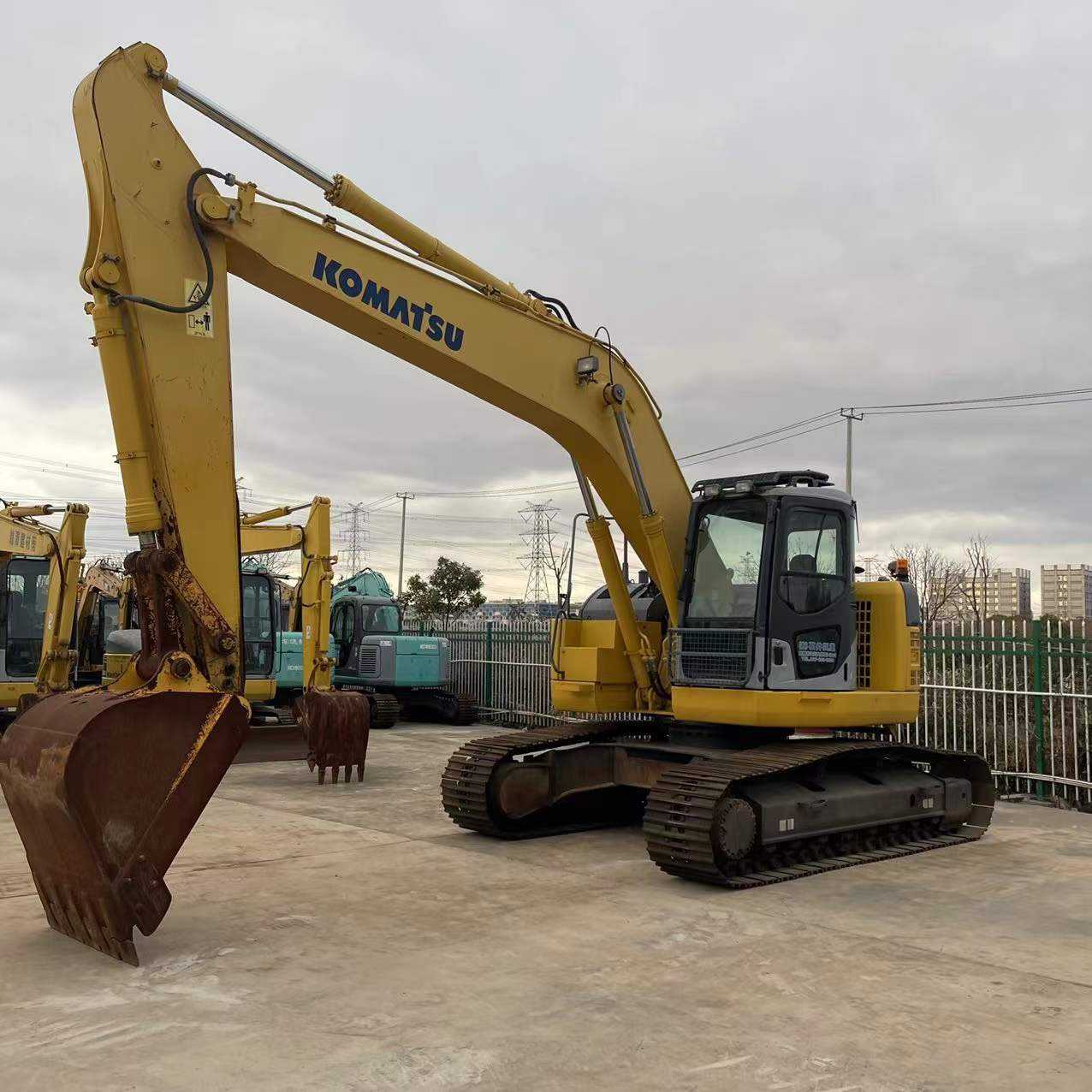Komatsu PC228US Excavator - 22.8 Ton, 0-1000 Hours