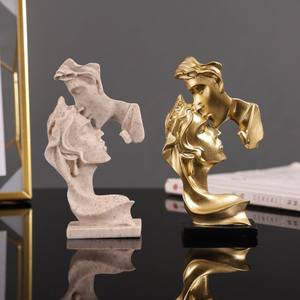 Mini Kiss Deep Love, petite décoration de bureau, ornement en résine moderne et simple, artisanat abstrait créatif, cadeau - Product Image 1