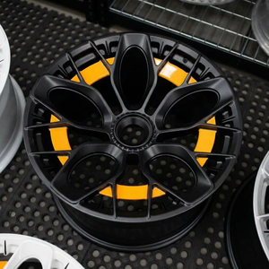 ล้อฟอร์จเกรดอากาศยาน T6061 แบบหลายก้านเคลือบสีฝุ่น สำหรับ BMW Audi <span class=keywords><strong>Mercedes</strong></span> Porsche - Product Image 1