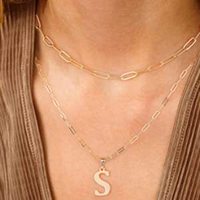 Cadena de doble capa de lujo ligera personalizada Clip personalizado 26 letras collar de nombre de letra de acero inoxidable para mujer