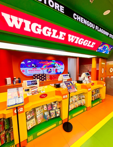 Vitrine colorée style Wiggle pour collection de jouets tendance, figurines de culture pop, conception de magasin de détail clé en main - Product Image 2