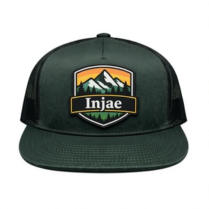 Gorra trucker de perfil medio de 5 paneles con parche de PVC y logotipo personalizado al por mayor, gorra de malla de ala plana de alta calidad premium para hombre para exteriores - Product Image 1