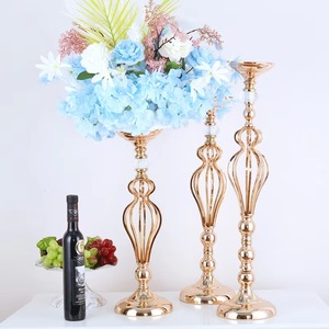 Centros de Mesa Altos Blancos de Lujo y Alta Calidad para Bodas, Soportes de Flores Artificiales, Decoraciones de Mesa de Metal Tallado Hueco - Product Image 4