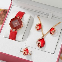 Montre Tendance « Hot-Selling » pour Femme, Mouvement à Quartz Rétro Artistique, Boîtier en Alliage, Cadran en Verre, Bracelet en Cuir, Avec Charme