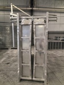 Nuevo Corral de Contención para Ganado de Acero al Carbono Galvanizado en Caliente, Resistente y Portátil, con Báscula y Ruedas - Product Image 2