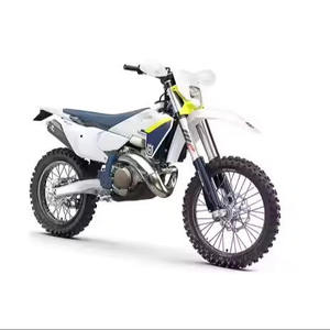 Nouvelle <span class=keywords><strong>moto</strong></span> enduro <span class=keywords><strong>Husqvarna</strong></span> TE 300 2 temps 2024-2025 avec démarrage électrique et suspension WP - Product Image 2