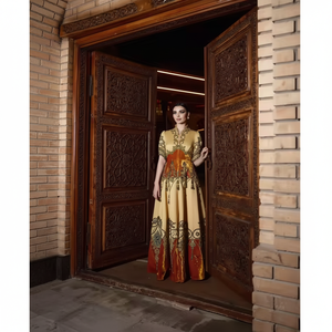 Elegante Vestido de Noche Modesto 100% Satén de Seda, Estilo Vintage Inspirado en Marruecos y Turquía, con Costuras Intrincadas para Fiestas Festivas - Product Image 3