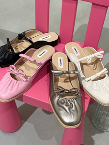 Sandalias de tacón bajo con lazo, estilo japonés, dulces y modernas, retro, plisadas, cerradas, tipo mule, para primavera - Product Image 1