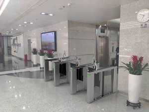 Tourniquet à reconnaissance faciale, portique rapide, barrière pivotante, système de contrôle d'accès piétonnier en acier inoxydable IP54 anti-pincement DC - Product Image 6