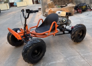 Go-Kart da Corsa Fuoristrada 212cc a 4 Tempi con Pneumatici a Forma di A da 10 Pollici e Pneumatici con Motivo a Fiamma da 8 Pollici, UTV per Tutti i Terreni, Kart da Drift da Spiaggia - Product Image 4